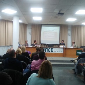 C’s de Vila-real reúne a medio centenar de vecinos en un acto sobre el acoso escolar y el ciberacoso