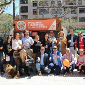 Cs arranca la campaña invitando a Sánchez a tomar #VitaminaCs rica en zumo de naranja Cs arranca la campaña invitando a Sánchez a tomar #VitaminaCs rica en zumo de naranja