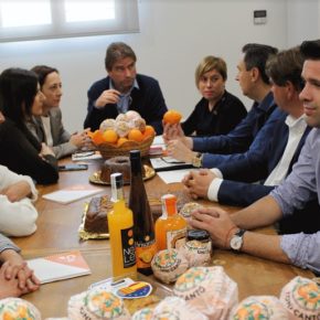 Cs defiende a ultranza al sector citrícola y firma el Manifest por la Dignitat del Llaurador Cs defiende a ultranza al sector citrícola y firma el Manifest por la Dignitat del Llaurador