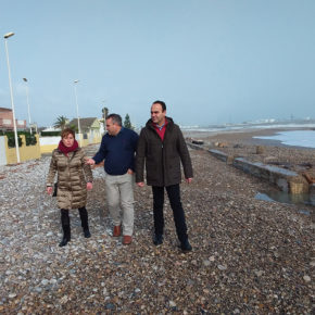 Cs visita la playa de Almassora y pide medidas contra la regresión del litoral sur ante la inacción histórica de PP y PSOE